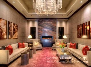 10 E Chicago Ave, Chicago, IL 60611