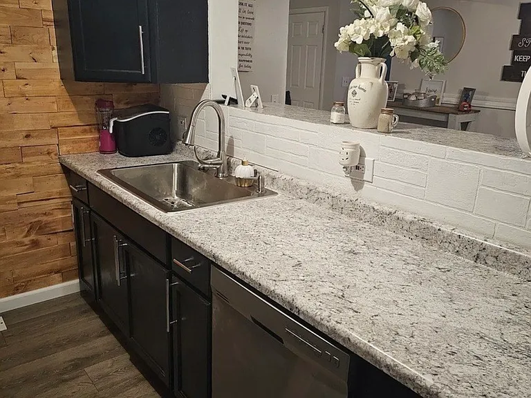 1817 Ivy Ln — Photo 9