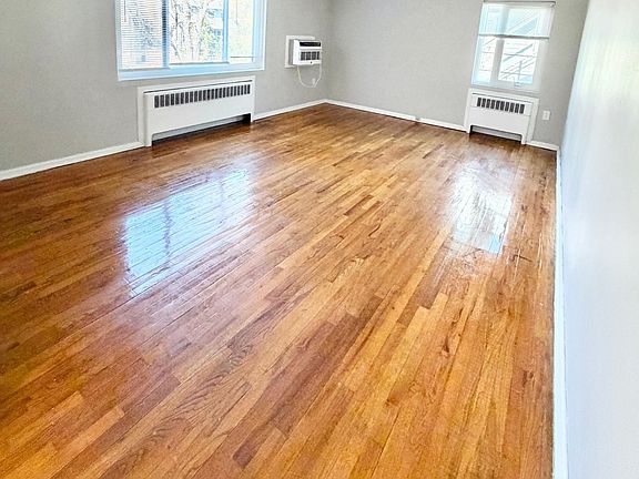 3rd image of 578 Whitney Ave #2N