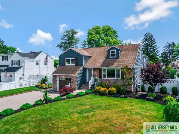 7 Center Pl, Middlesex, NJ 08846