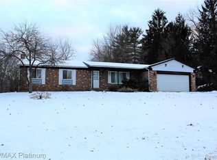 9864 Walfran Dr, Brighton, MI