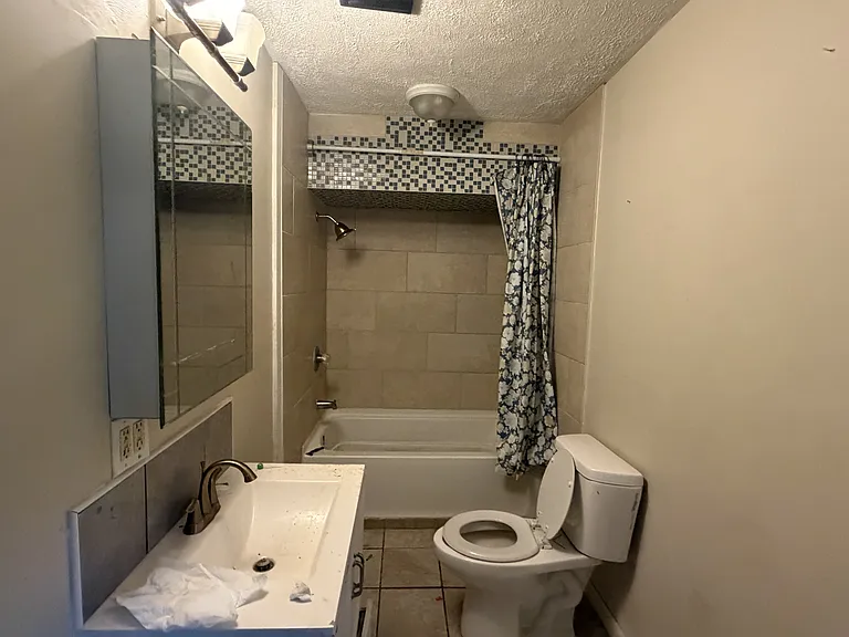 1829 W Butler St — Photo 2