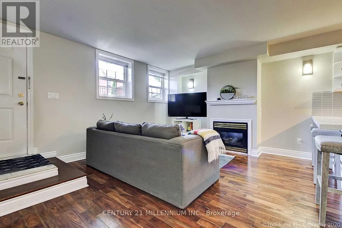 Building Photo - 78 B Coxwell Ave #A