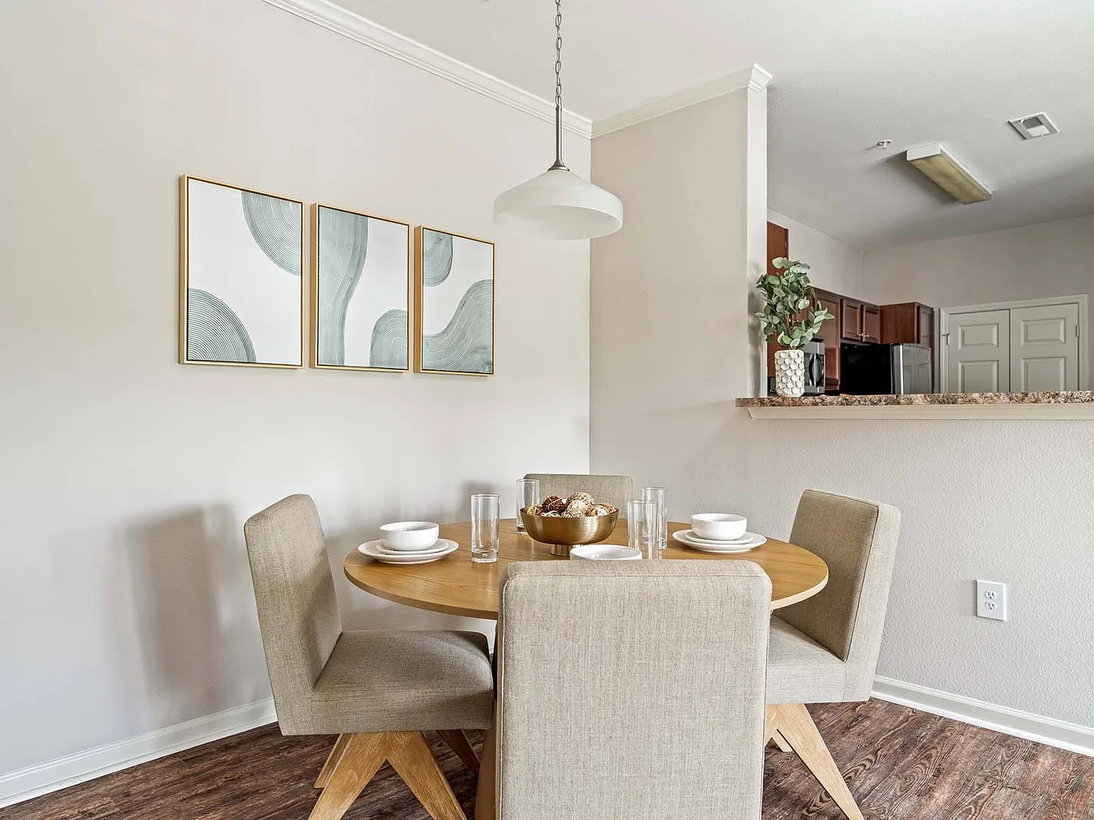 Vintage Creekwood Park Apartments — Photo 4