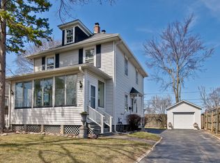 242 Noble Ave, Lake Forest, IL 60045