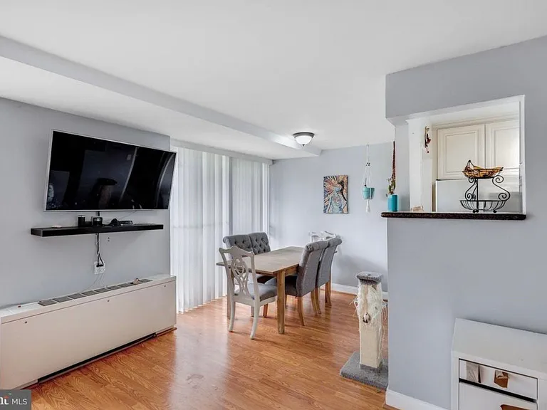 301 N Beauregard St #208 — Photo 10