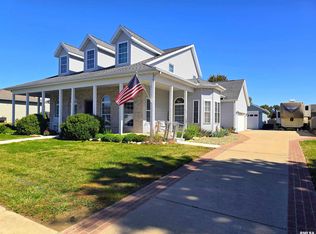 1820 Parkfield Dr, Pekin, IL 61554