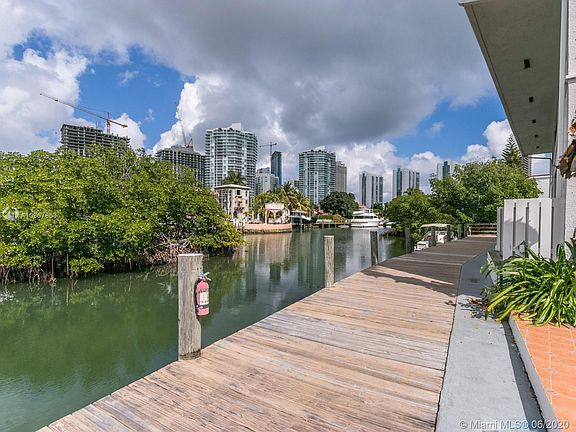 4th image of 327 Poinciana Dr #907