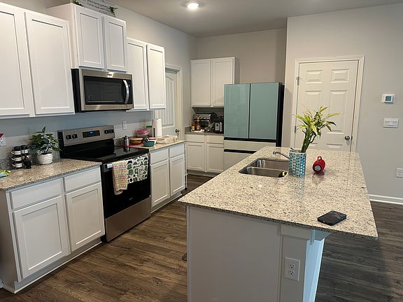 5th image of 200 Shadwood Pl
