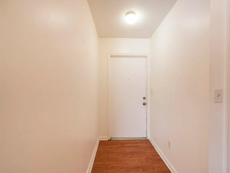 9641 Riverside Dr #F1 — Photo 8