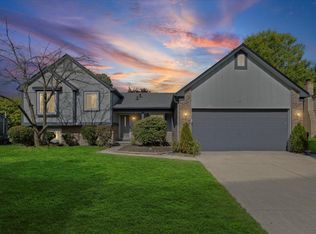 2028 Cumberland Rd, Rochester Hills, MI 48307