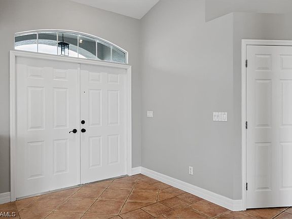 3rd image of 2910 SW 4th Pl
