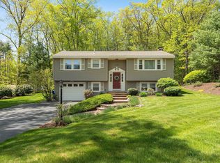 17 Stoney Ln, Hudson, NH 03051