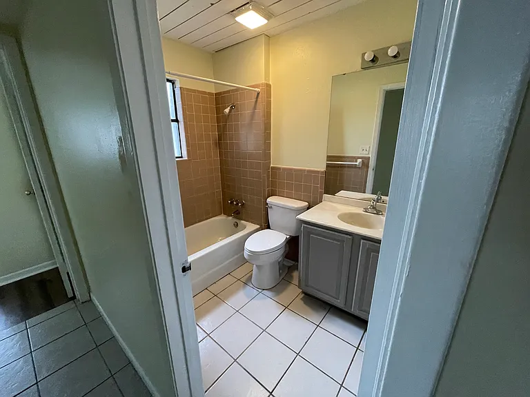 208 Hackberry St #B — Photo 6