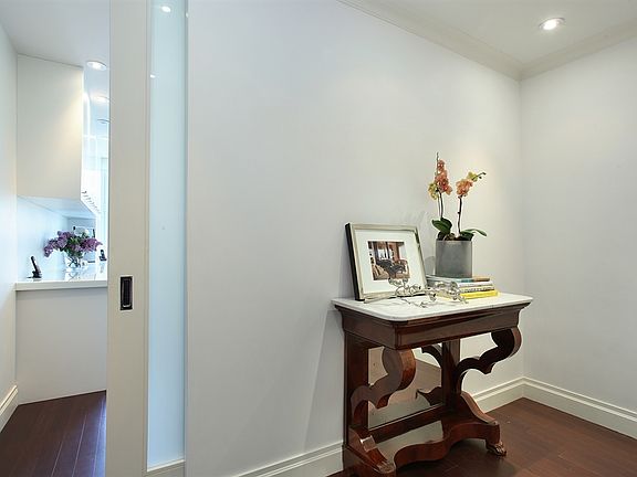 5th image of 211 E 46th St #17B