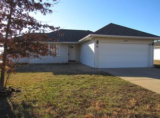 203 Spruce Ave, Clever, MO 65631