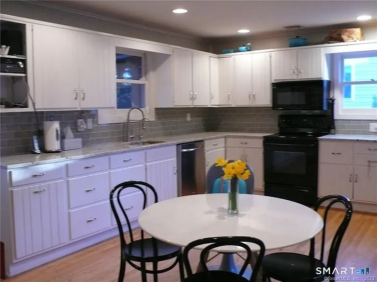 19 Hickory Dr — Photo 5