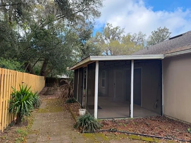 3211 NW 25th Ter — Photo 11