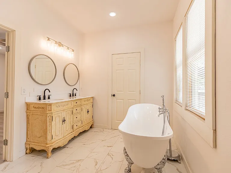 1010 Burnet St — Photo 34