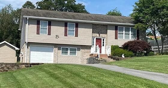 1st image of 23302 Pioneer Dr