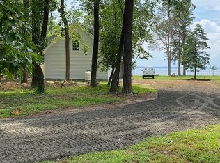 204 Orchard Point Dr, Weems, VA 22576