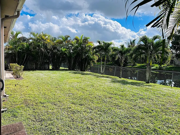 8136 NW 21st Ct — Photo 34