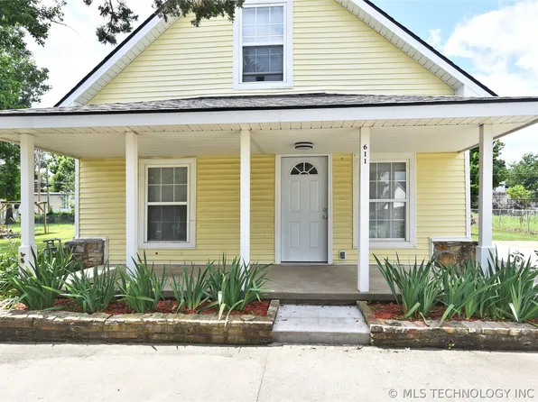 611 E 4th St, Claremore, OK 74017