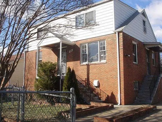 1112 Twin Oak Dr photo 1