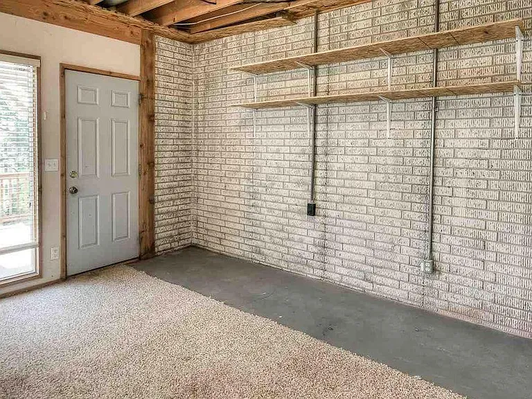 10907 Ellison Ave — Photo 11