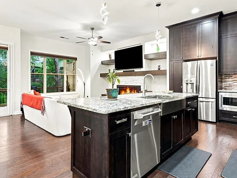 826 Canterbury Overlook NE — Photo 4