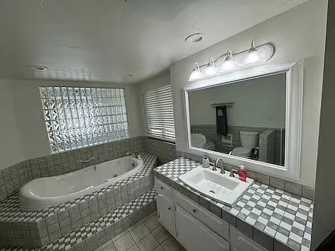 7 bed, 2435 sqft, $5,700 — Photo 4