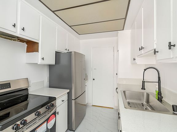 2nd image of 1377 S Beverly Glen Blvd #144b0e651
