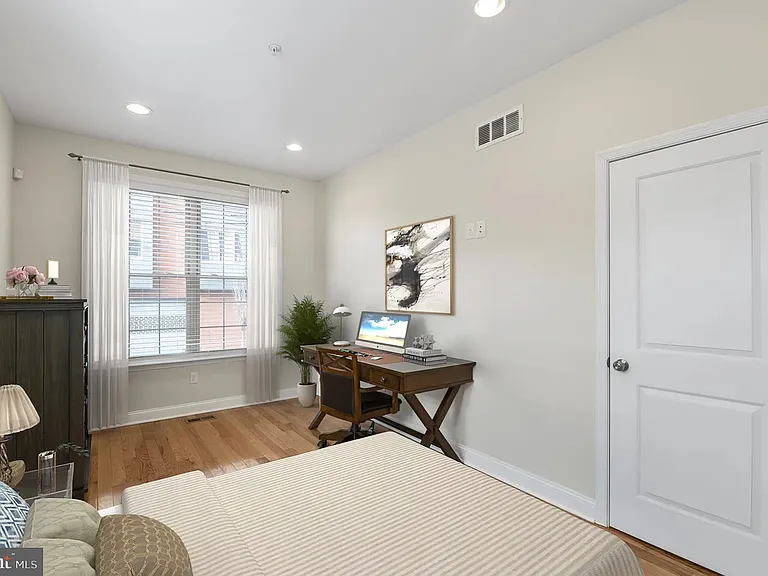 1025 S 20th St #B — Photo 3