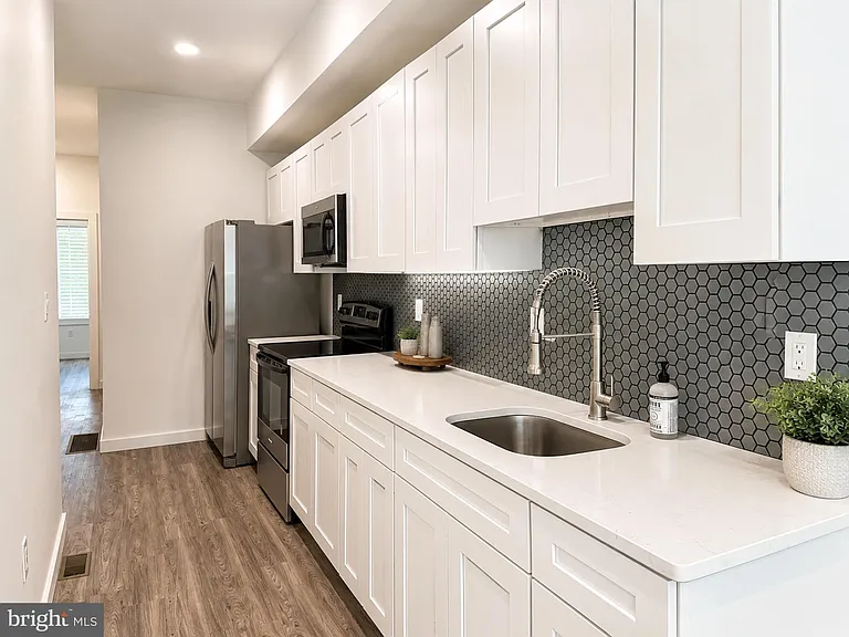 2614 N 7th St #1 — Photo 3
