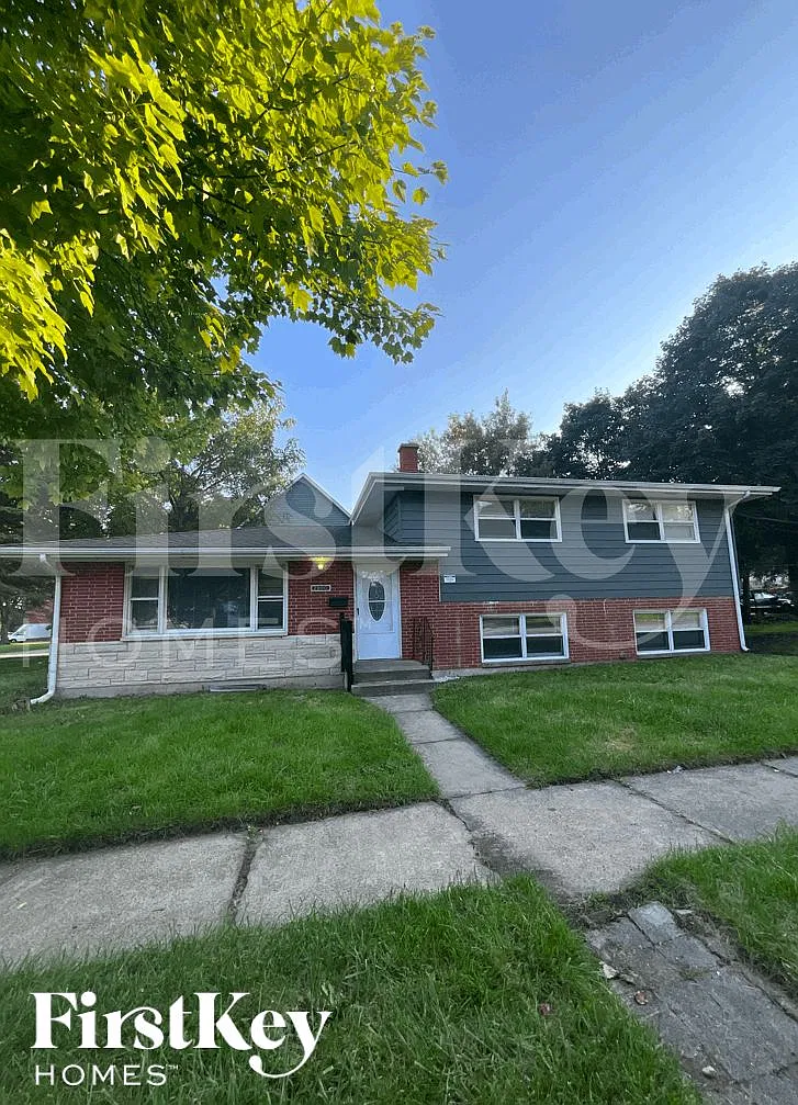 3 bed, 2.0 bath, 1600 sqft, $2,400 — Photo 1