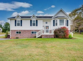 102 Meadow View Farms Dr, Jonesborough, TN 37659