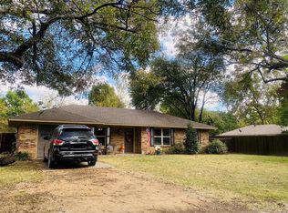 715 McFarland St, Pilot Point, TX 76258