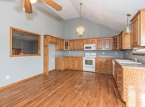 3rd image of 215 Whilshire Dr
