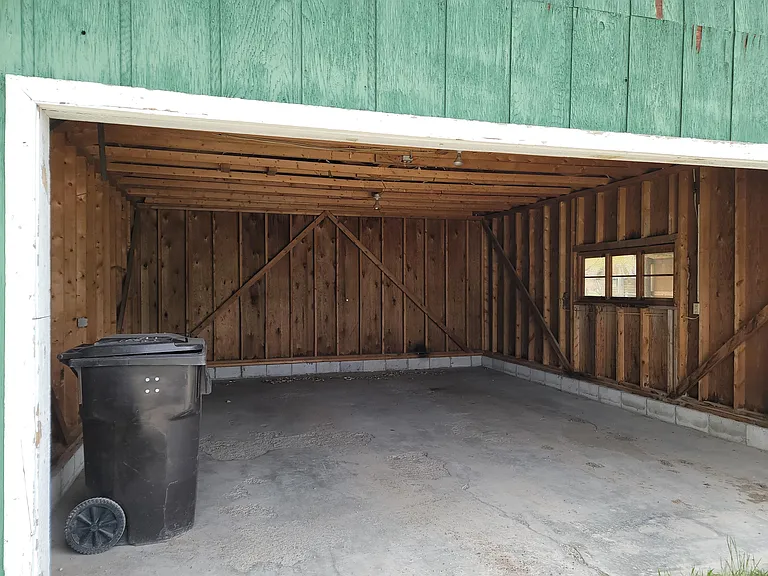 980 Wenzel Ln — Photo 4