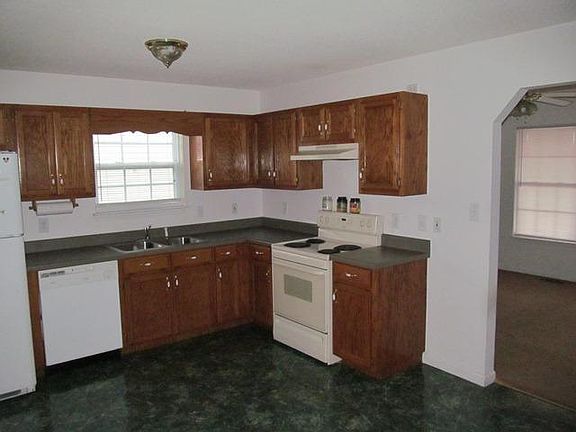 4th image of 3159 Holly Brook Cir NE
