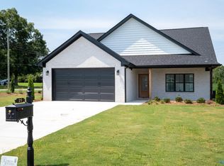 25 Monterey Dr, Albertville, AL 35950
