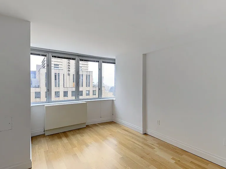 150 E 44th St #35E — Photo 7