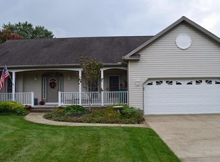 38550 N Bay Dr, Willoughby, OH 44094