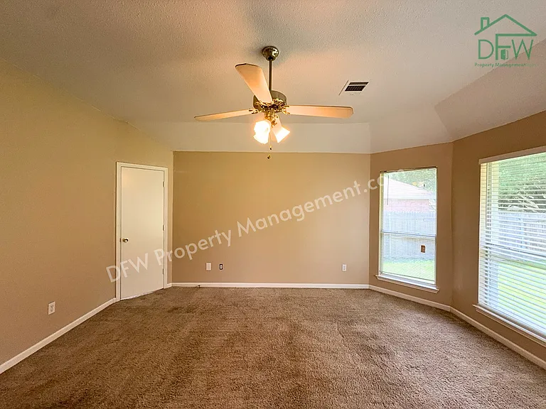 317 Oak Meadow Ln — Photo 14