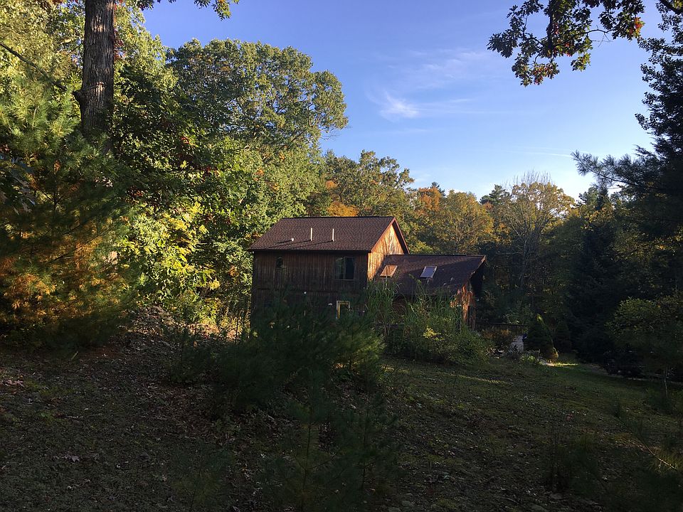 2nd image of 190 Cantine Rd