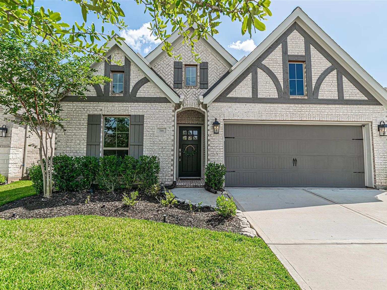 4 bed, 3.0 bath, 2140 sqft, $3,450 — Photo 2
