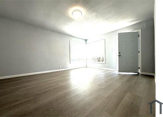 3rd image of 9840 Macarthur Blvd