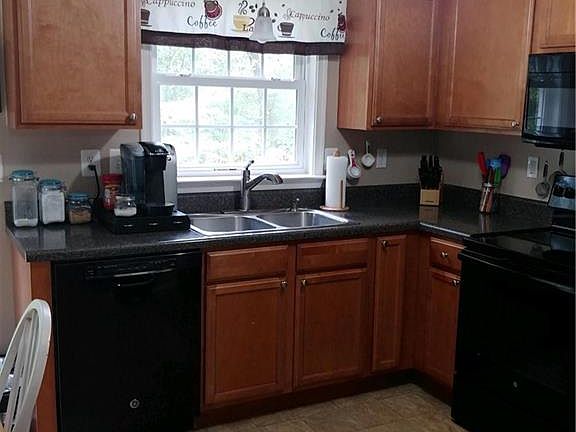 5th image of 27165 Oaklawn Cir