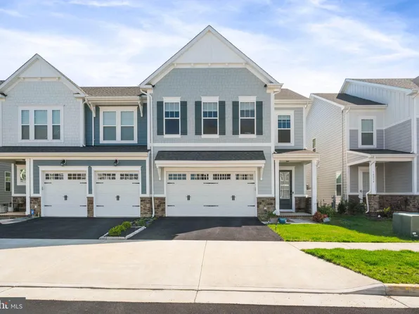 18220 Moss Garden Rd, Dumfries, VA 22026