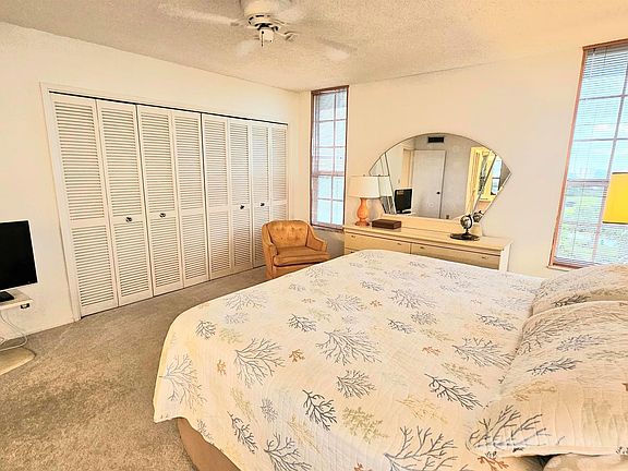 5th image of 575 Oaks Ln APT 1010